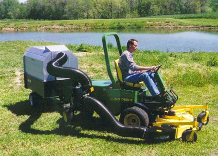Trac-Vac 865 Front-Runner Leaf Vacuum